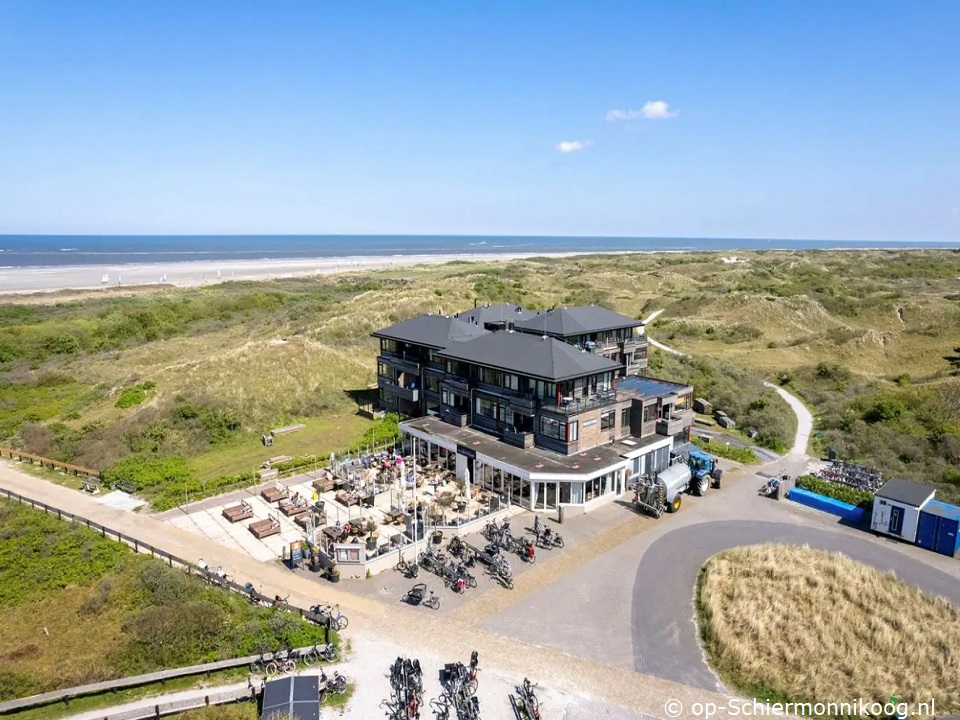 Noderstraun 48, Koningsdag op Schiermonnikoog