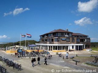 Noderstraun 80, Koningsdag op Schiermonnikoog