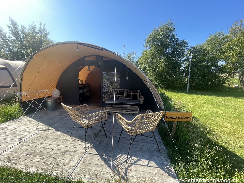 Buitenaanzicht De Waard familie tent